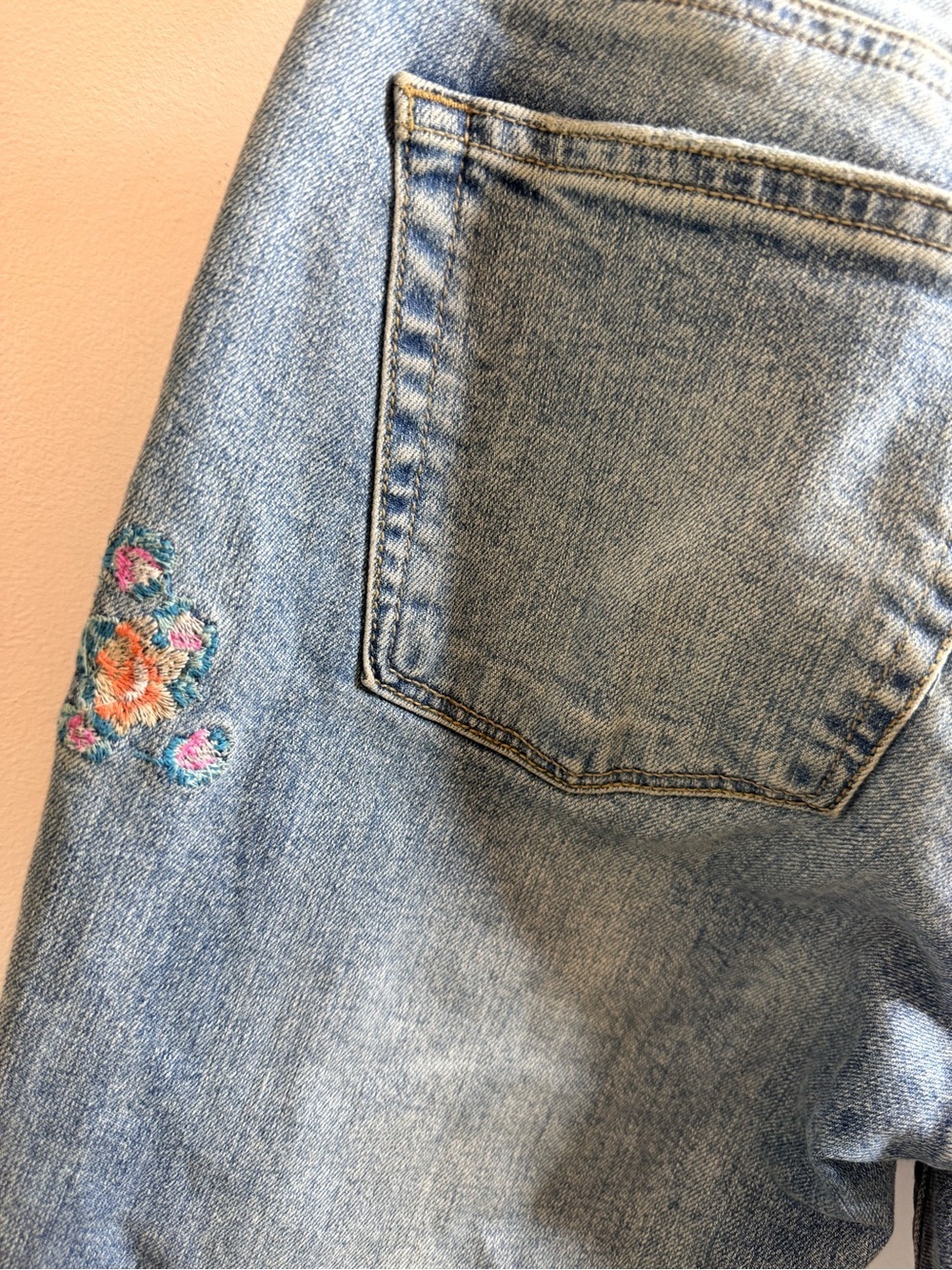 Floral Embroidered Lucky Brand Light Blue Skinny Jeans - Picture 3 of 5